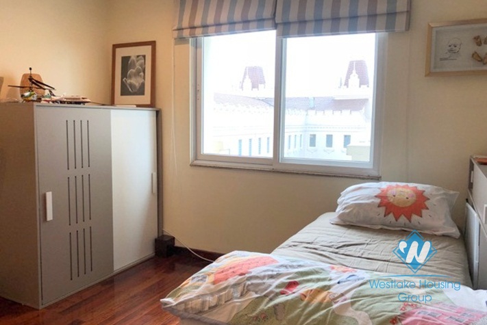 Lovely apartment for rent in E Tower close to UNIS school